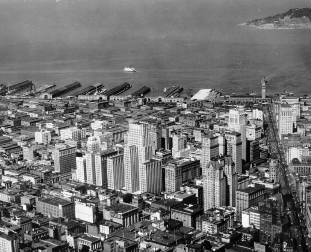 View of downtown overlooking Embarcadero in the 1920s