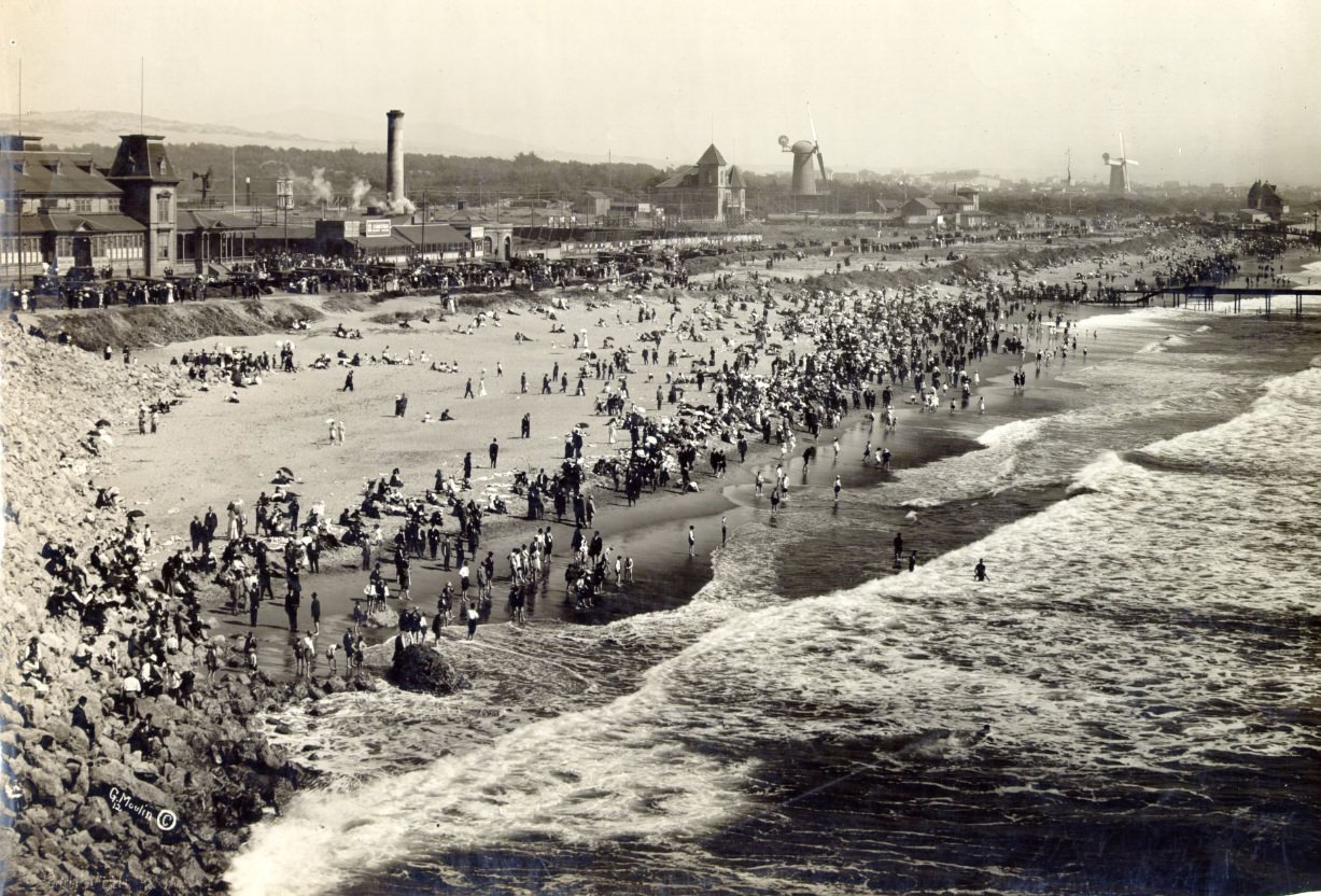 Crowds on Ocean Beach in the 1920s