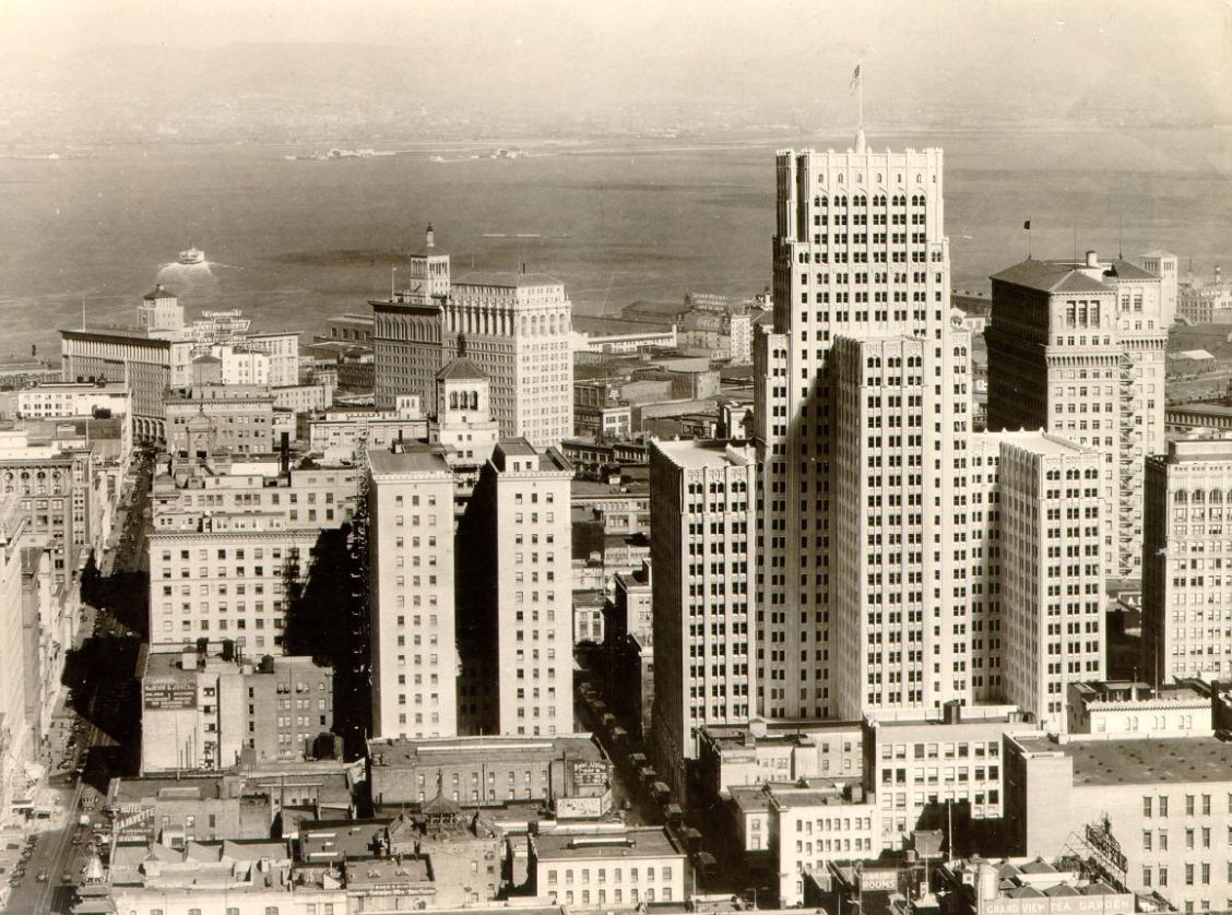 Downtown San Francisco buildings in the 1920s