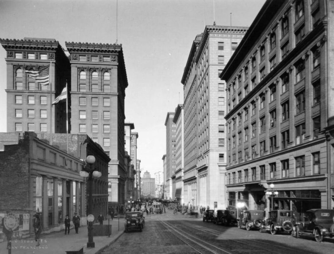 California Street between Kearny and Montgomery looking east in the 1920s