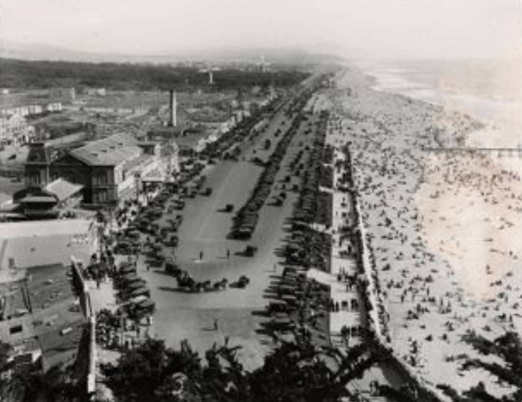 Crowded Ocean Beach near Cliff House, circa 1921