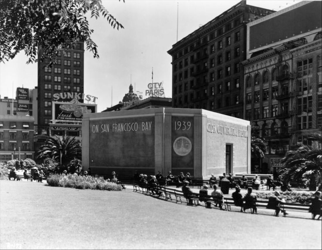 Exposition building in Union Square Park, 1939?