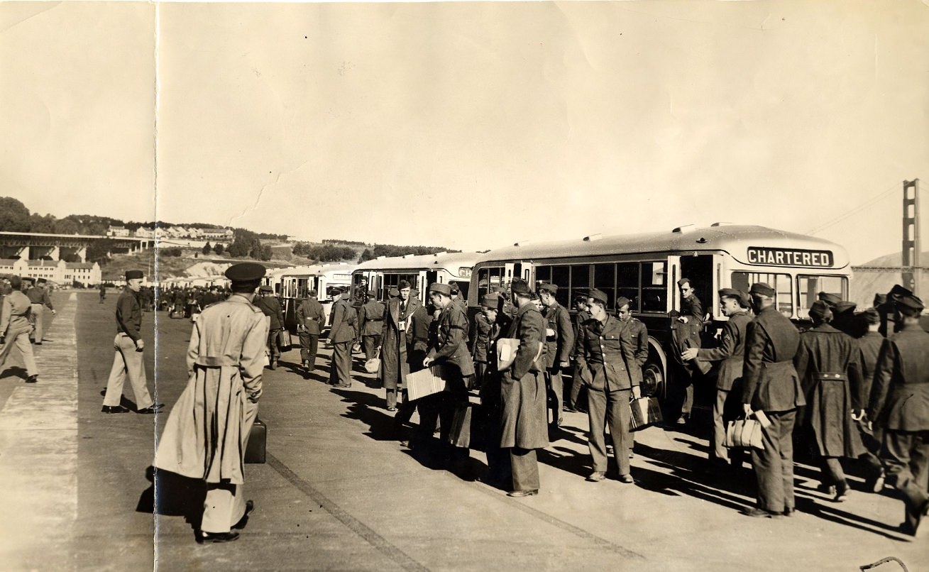 Troops arriving by bus to the Presidio, 1939