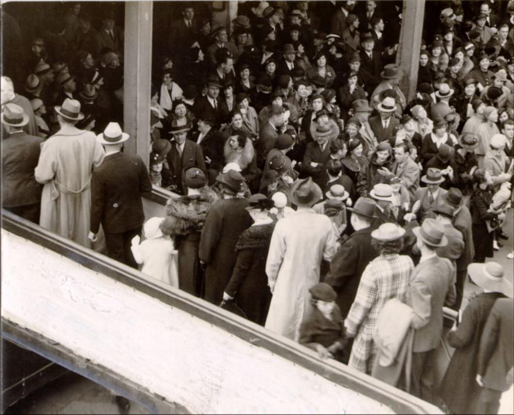 Crowd at the waterfront, 1935
