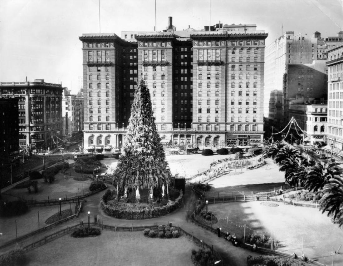 Christmas tree in Union Square, 1935