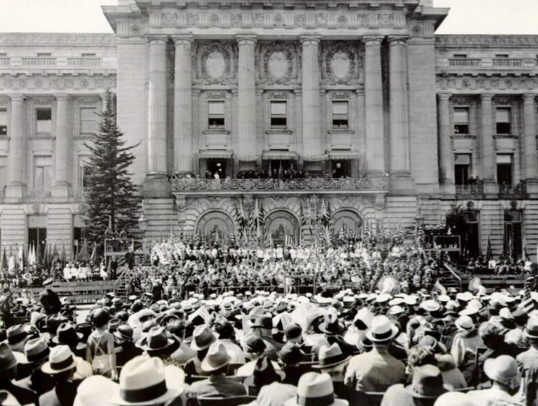 Crowd at the front steps of City Hall, 1935