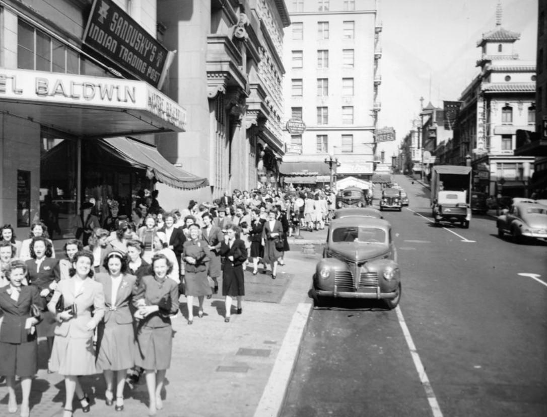 Pacific Telephone and Telegraph Company employees on strike vote, Grant Avenue, 1945