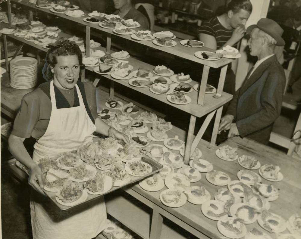 Cafeteria worker at Hunters Point Drydock, 1943