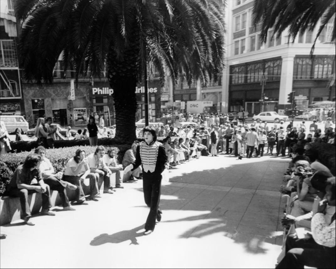 Robert Shields, mime, performs in Union Square, 1974.