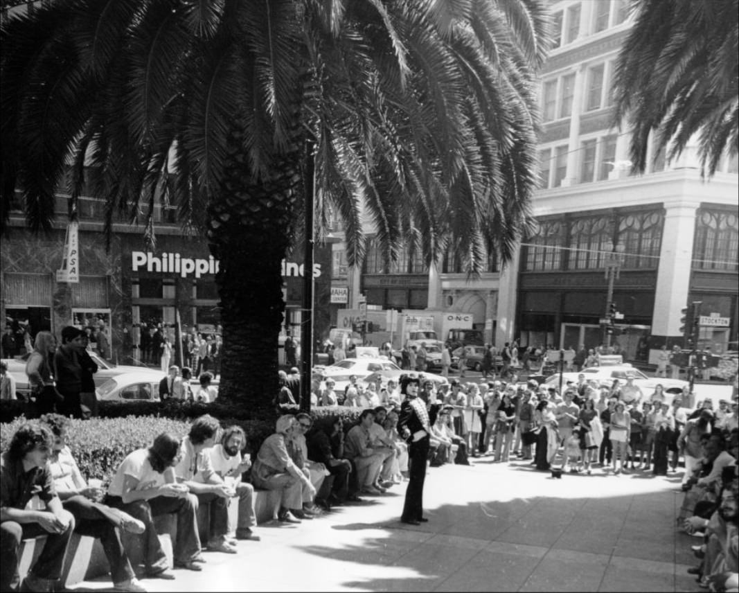 Robert Shields, mime, performs in Union Square, 1974.