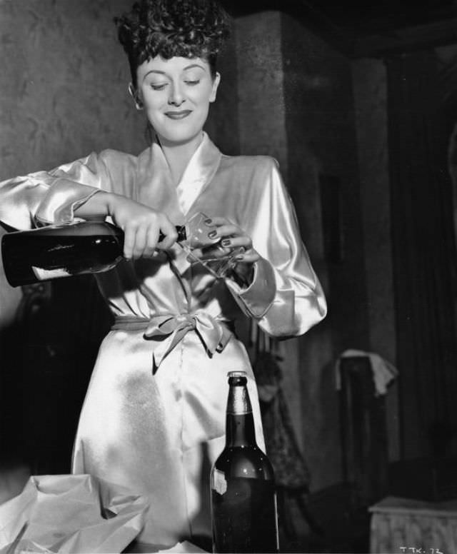 The Unforgettable Performance of Ann Dvorak in The Long Night 1947 through Vivid Photos and Scenes