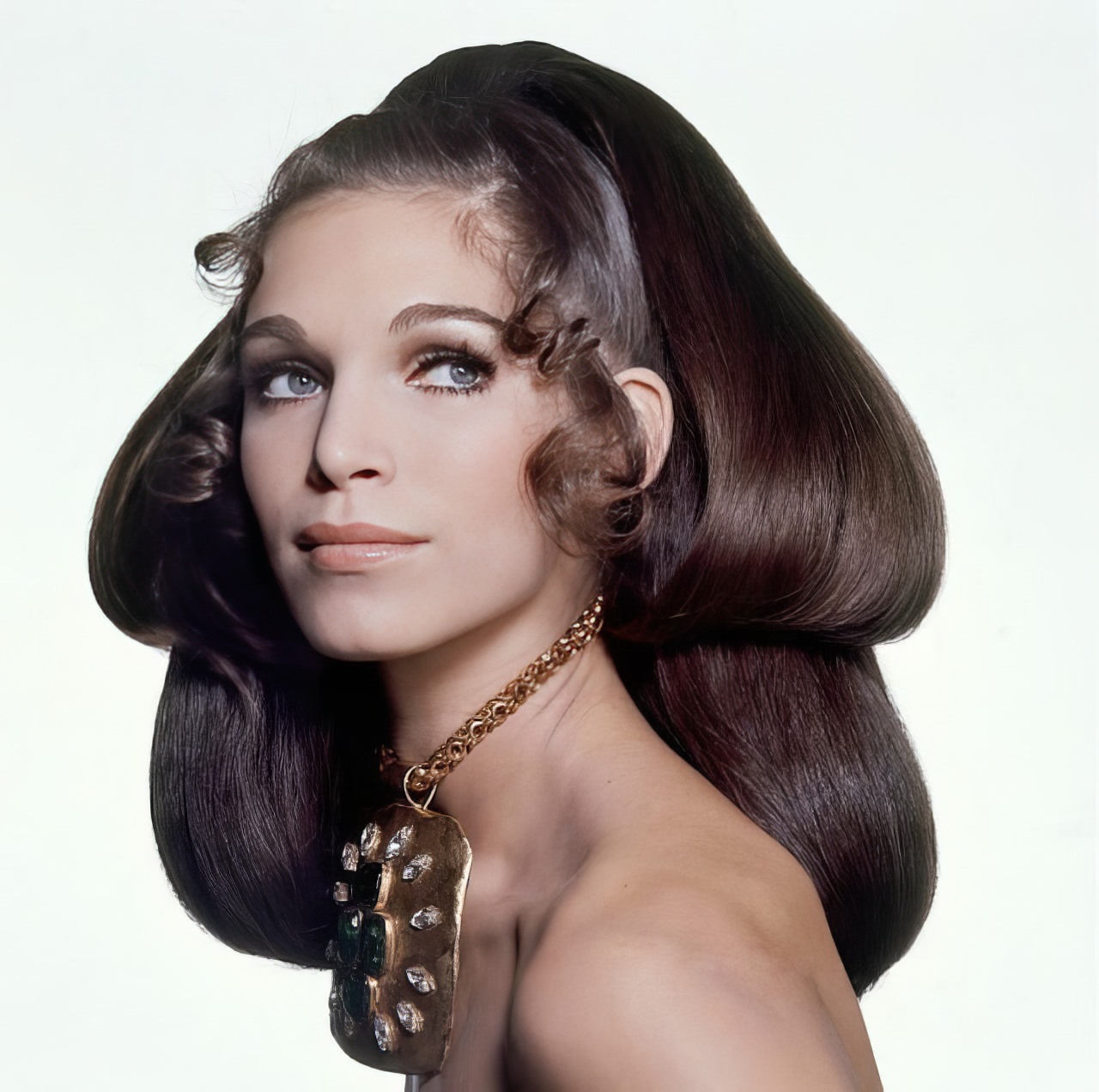 Ann Turkel wearing a gold chain pendant by Madame Grès, 1969.