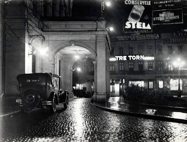 National Theatre entrance, 1920s