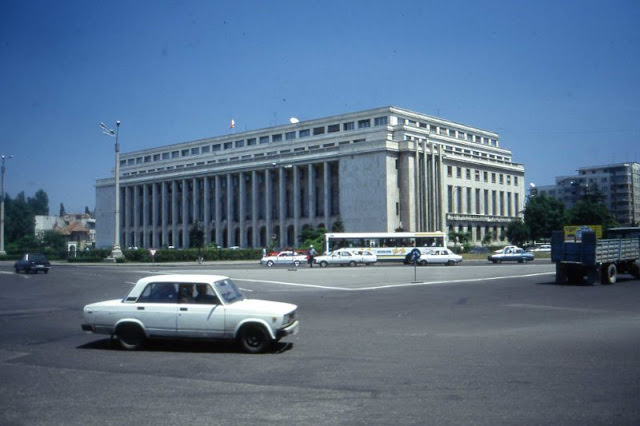 Bucharest scenes, 1990s