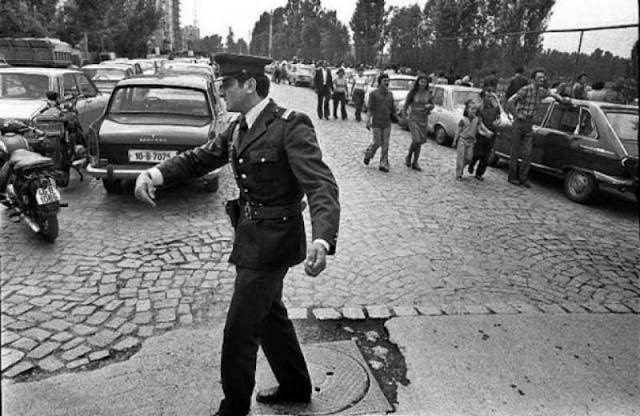 The Unseen Bucharest: 30 Captivating Vintage Photos by Andrei Pandele Explore Daily Life Under Ceausescu in the 1970s and '80s