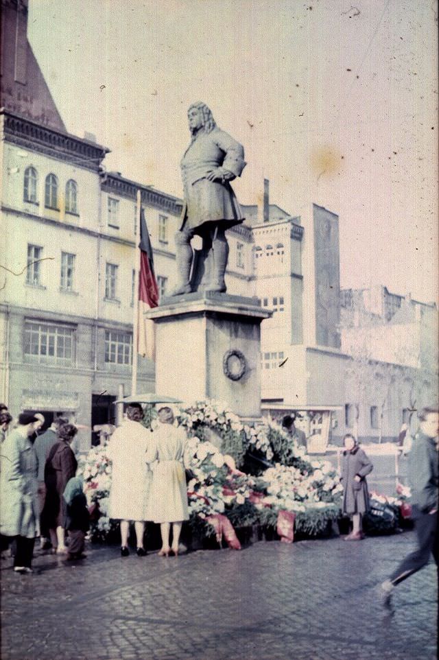 Handel statue in Halle-Saale Square, 1960s