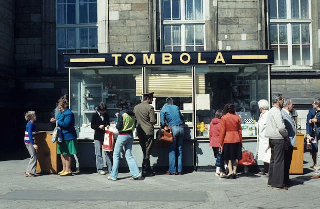 Magdeburg. Raffle in front of the Magdeburg main station, 1980