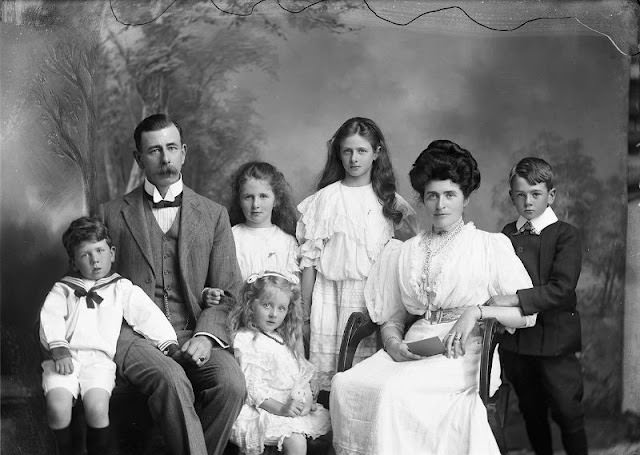 Stunning Family Portraits from the Edwardian Era that Capture Elegance