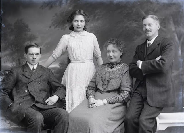 Stunning Family Portraits from the Edwardian Era that Capture Elegance