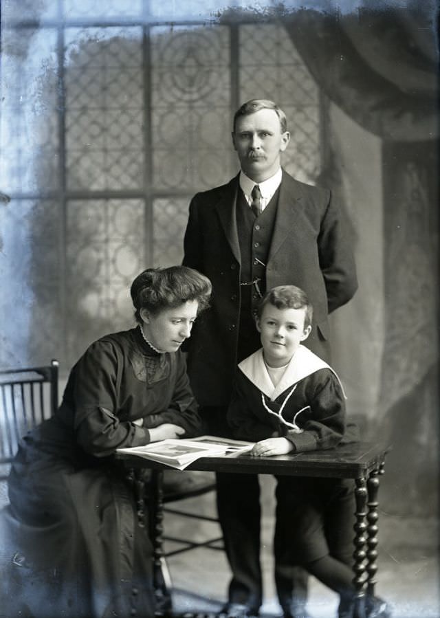 Stunning Family Portraits from the Edwardian Era that Capture Elegance