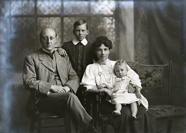 Stunning Family Portraits from the Edwardian Era that Capture Elegance