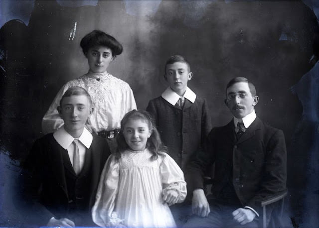 Stunning Family Portraits from the Edwardian Era that Capture Elegance