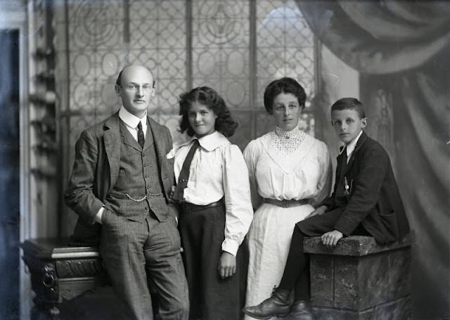 Stunning Family Portraits from the Edwardian Era that Capture Elegance