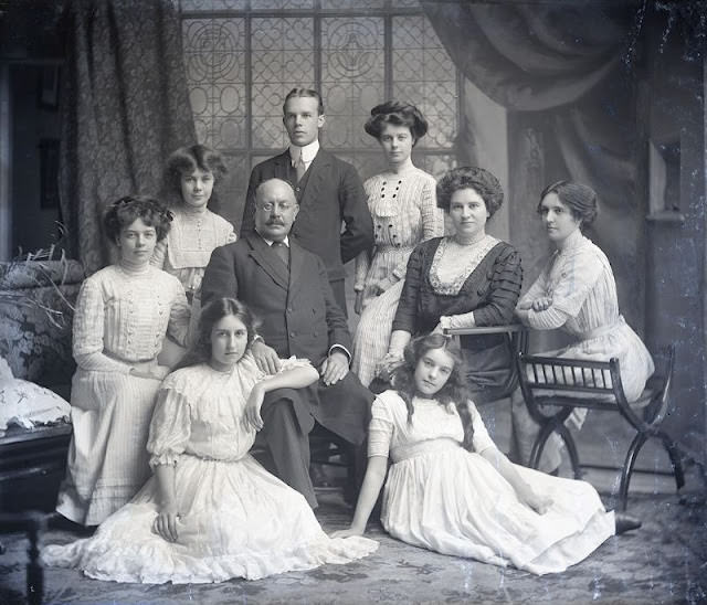 Stunning Family Portraits from the Edwardian Era that Capture Elegance