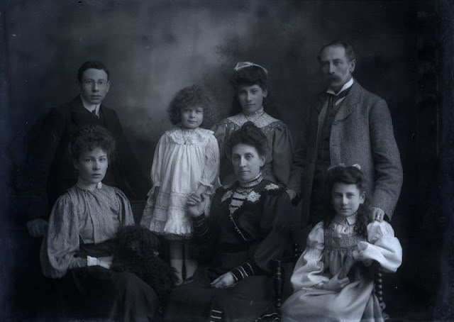 Stunning Family Portraits from the Edwardian Era that Capture Elegance