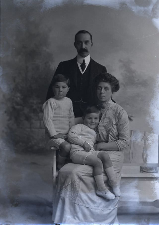 Stunning Family Portraits from the Edwardian Era that Capture Elegance