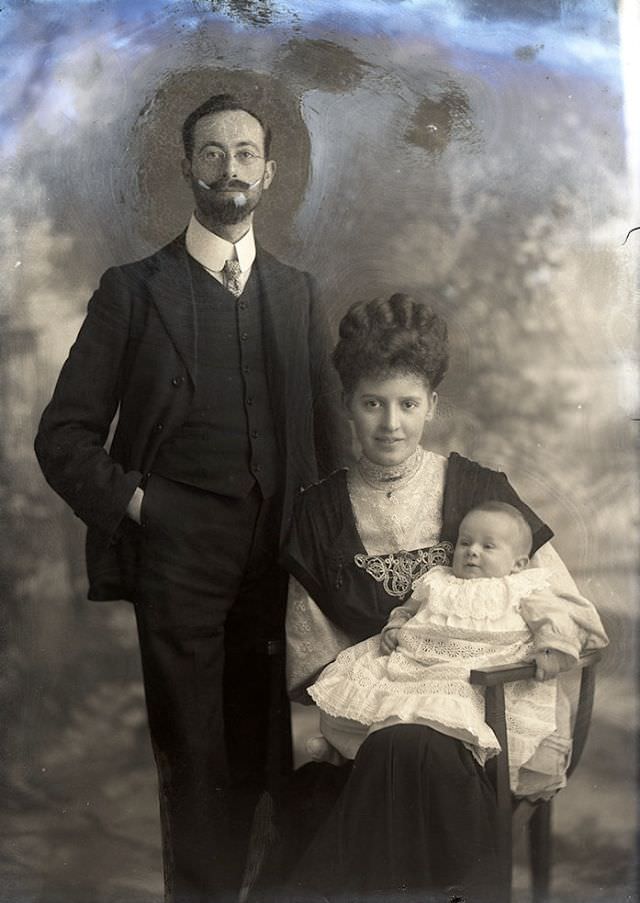 Stunning Family Portraits from the Edwardian Era that Capture Elegance