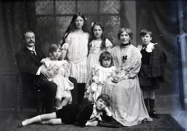 Stunning Family Portraits from the Edwardian Era that Capture Elegance