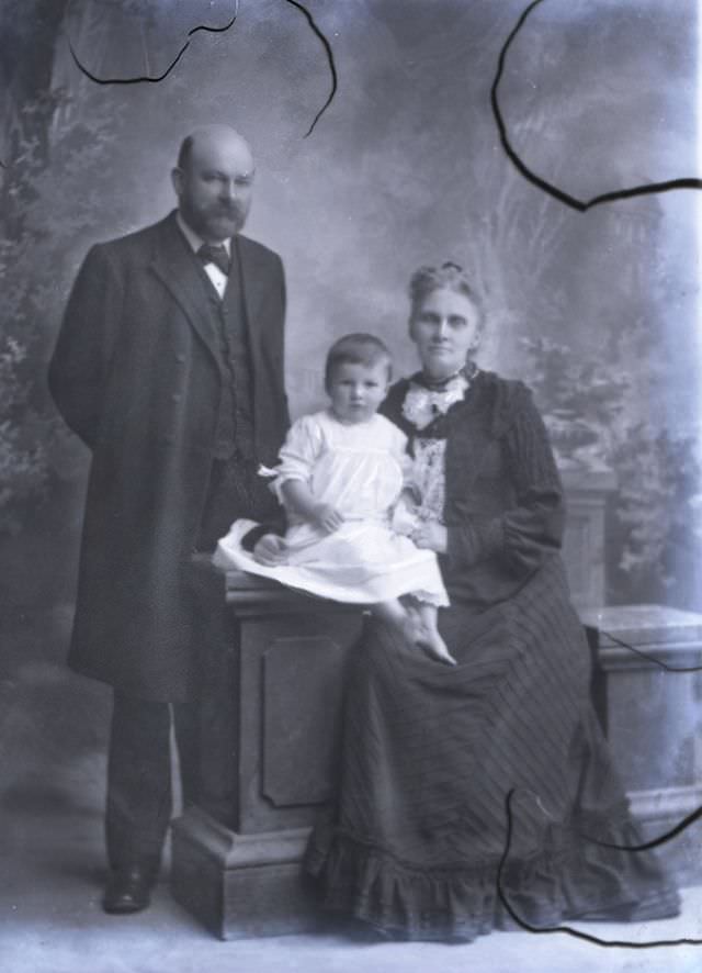 Stunning Family Portraits from the Edwardian Era that Capture Elegance