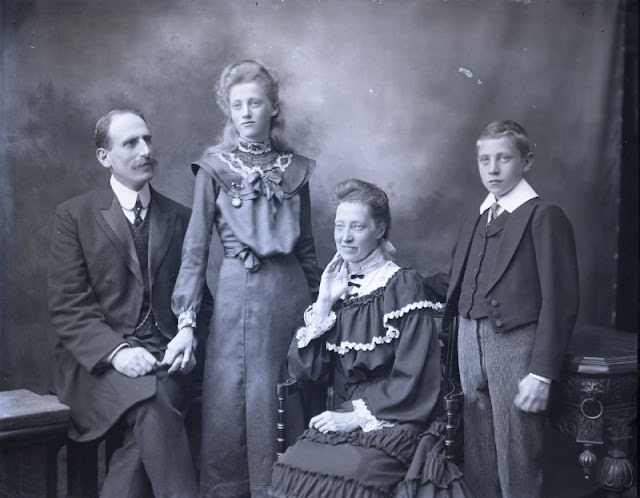 Stunning Family Portraits from the Edwardian Era that Capture Elegance