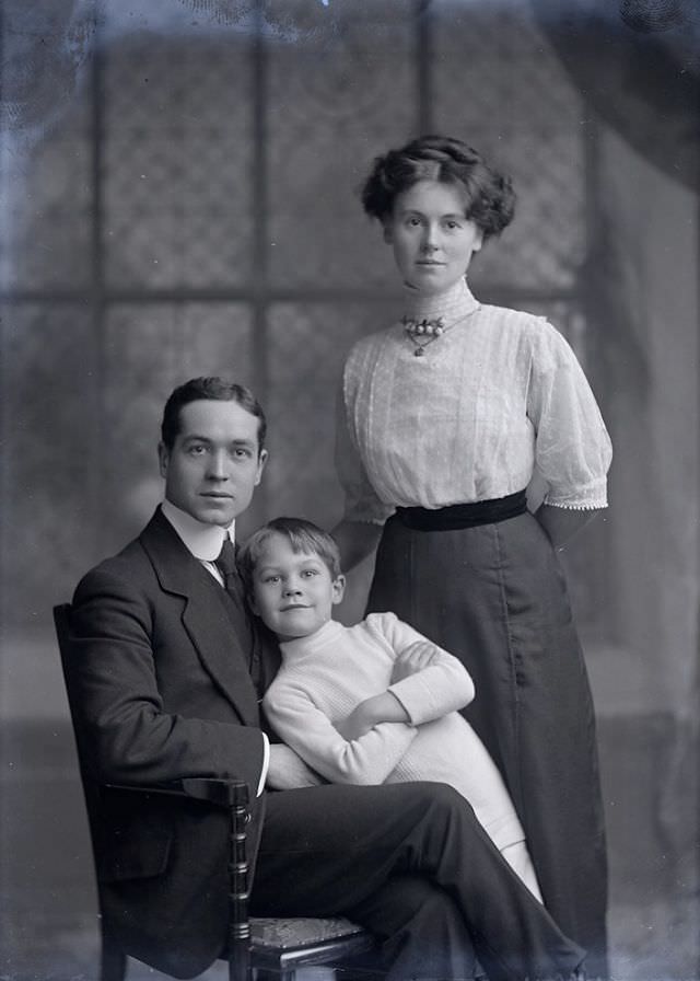 Stunning Family Portraits from the Edwardian Era that Capture Elegance