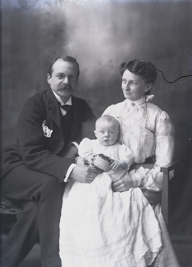 Stunning Family Portraits from the Edwardian Era that Capture Elegance