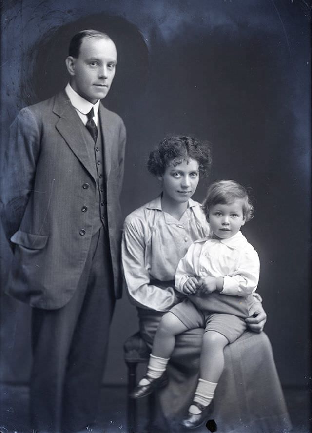 Stunning Family Portraits from the Edwardian Era that Capture Elegance