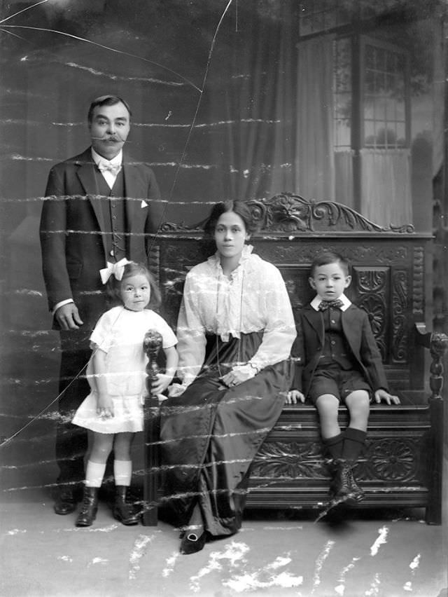 Stunning Family Portraits from the Edwardian Era that Capture Elegance