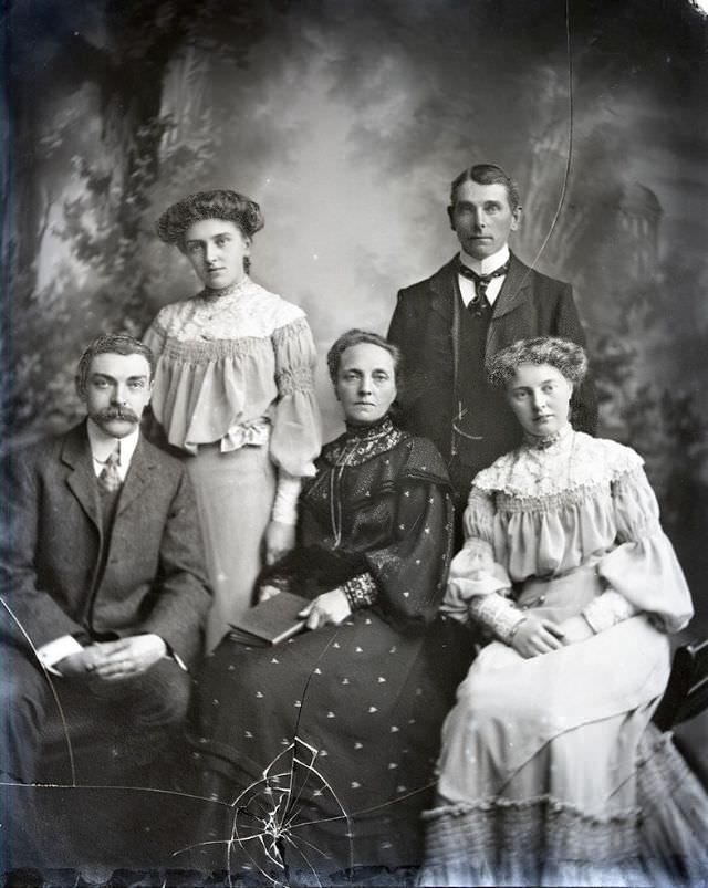 Stunning Family Portraits from the Edwardian Era that Capture Elegance