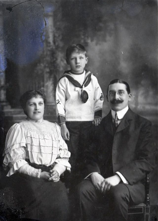 Stunning Family Portraits from the Edwardian Era that Capture Elegance