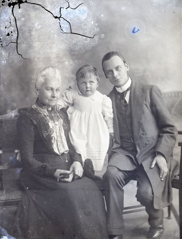 Stunning Family Portraits from the Edwardian Era that Capture Elegance