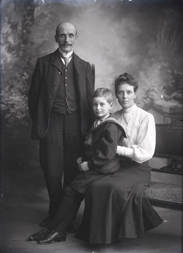 Stunning Family Portraits from the Edwardian Era that Capture Elegance