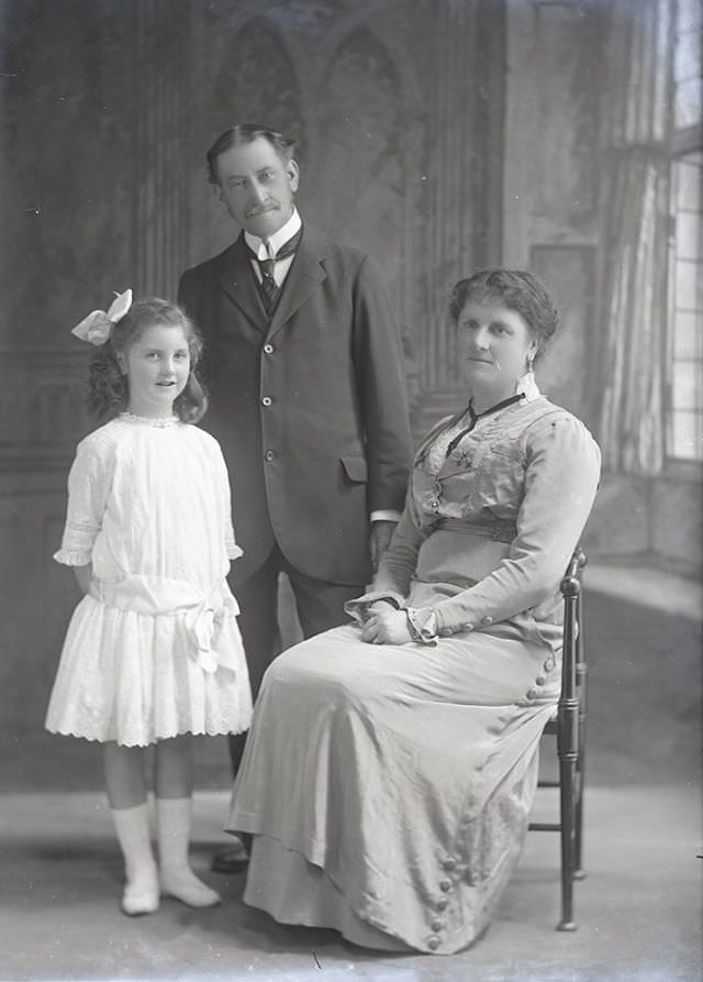 Stunning Family Portraits from the Edwardian Era that Capture Elegance