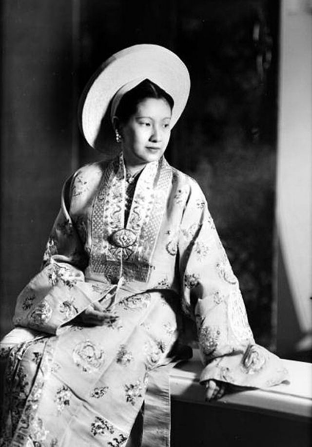 The Last Empress of Vietnam: Empress Nam Phuong's Youth and Beauty in 1930s Photos