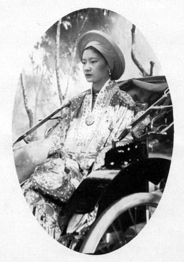 The Last Empress of Vietnam: Empress Nam Phuong's Youth and Beauty in 1930s Photos