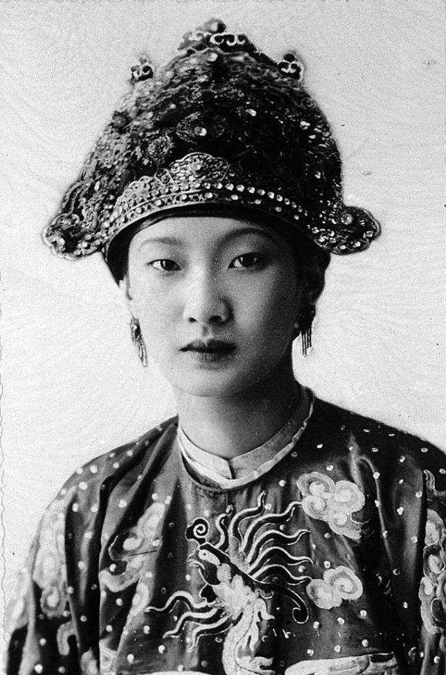 The Last Empress of Vietnam: Empress Nam Phuong's Youth and Beauty in 1930s Photos