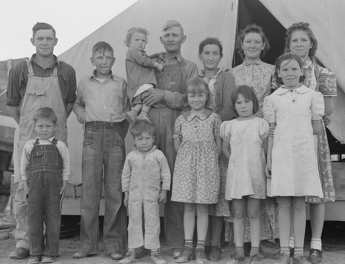 How Flour Sack Dresses Became the Emblem of Thrifty Fashions During the Great Depression