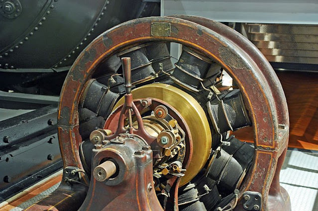 1897 general electric generator at the Henry Ford Museum