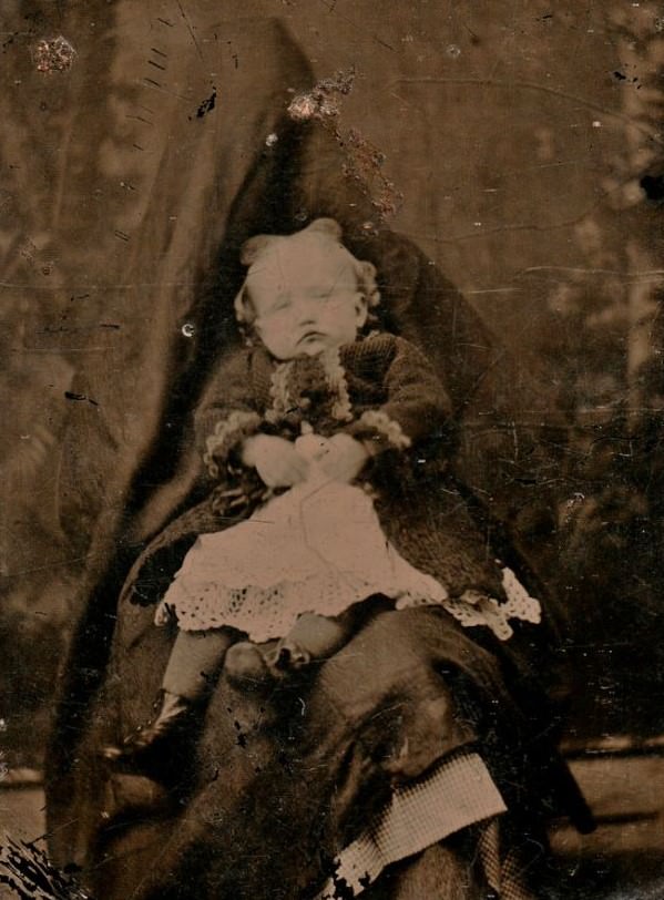 Victorian Shadows: The Spooky Phenomenon of Hidden Mothers in Historical Baby Photographs