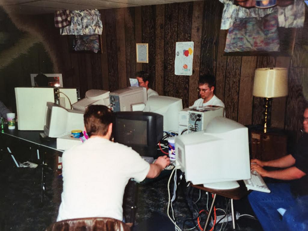 Wired Connections and Unforgettable Nights: Exploring the Peak of LAN Parties with Photos from the Late 1990s to Early 2000s